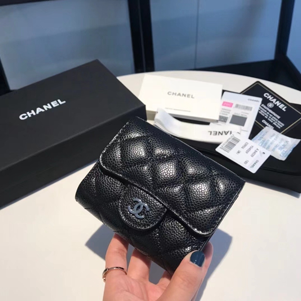 シャネル財布背面デザイン